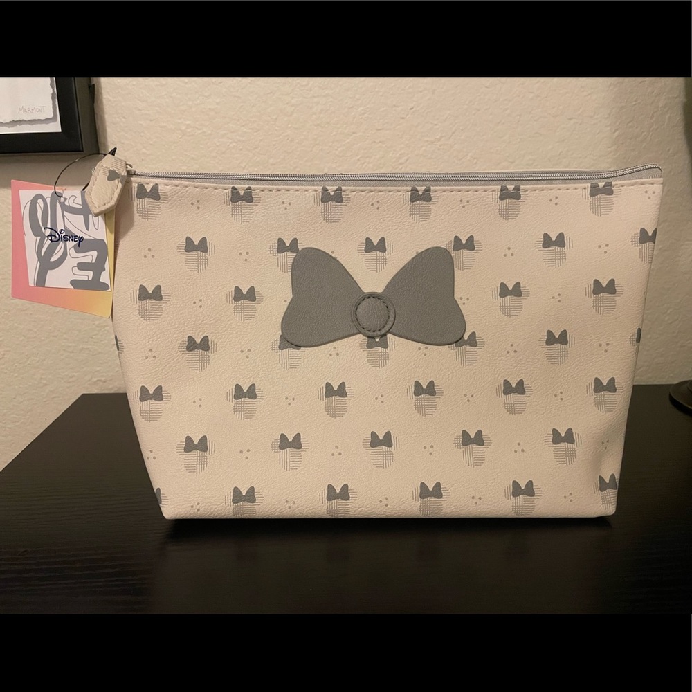 NWT Disney Minnie Mouse Danielle Nicole cosmetic bag